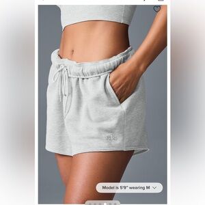 ALO Accolade Sweatshort Light Athletic Gray Sz Medium